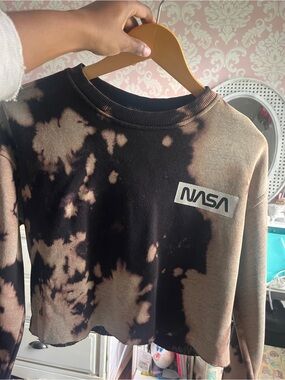 H&M NASA Bleach-Dyed Crop Sweatshirt in Black and Tan